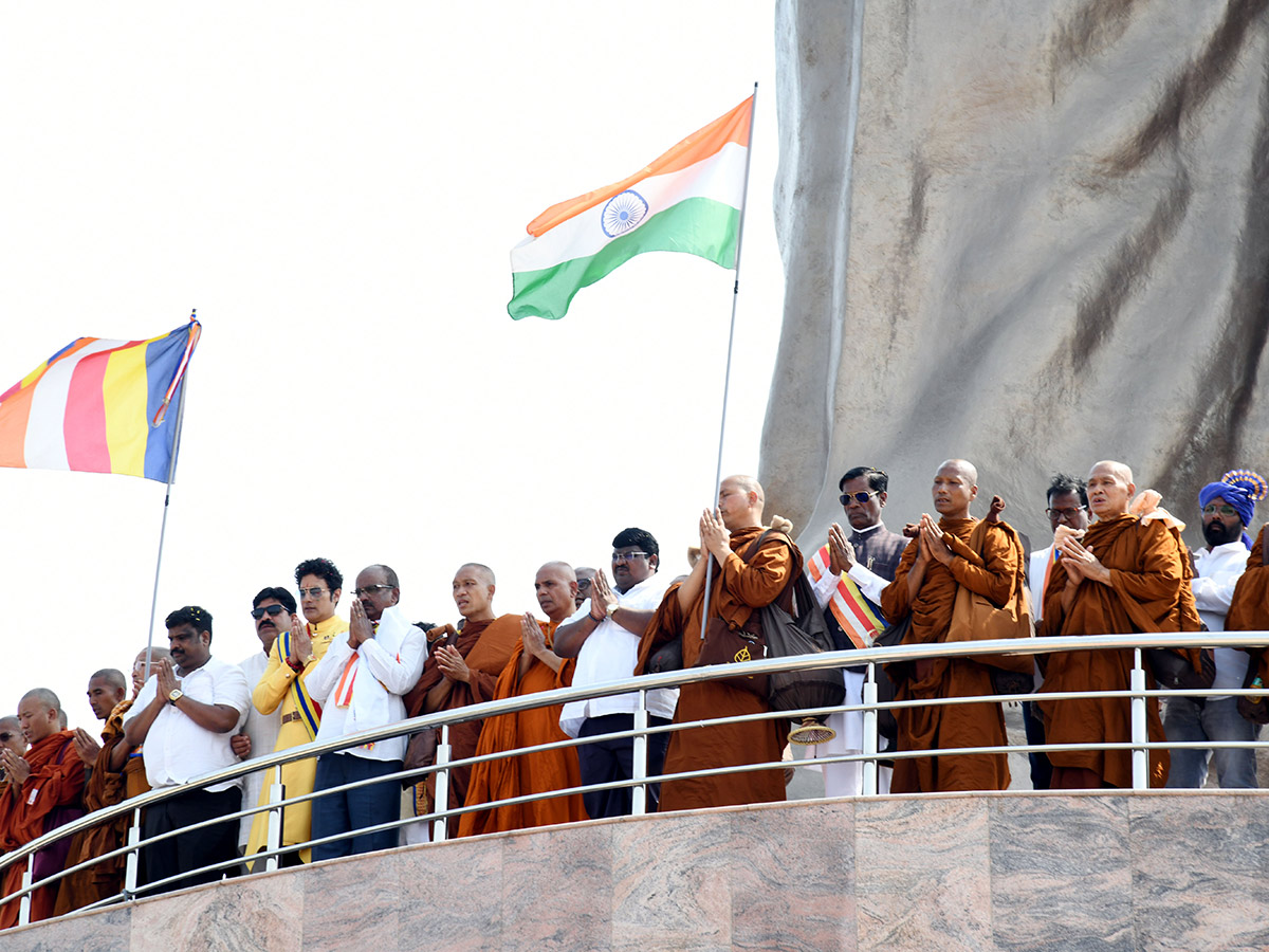 Hussain_20Sagar_20_20Buddha_20refuge_20is_20Gachchami__20_2810_29.jpg 10