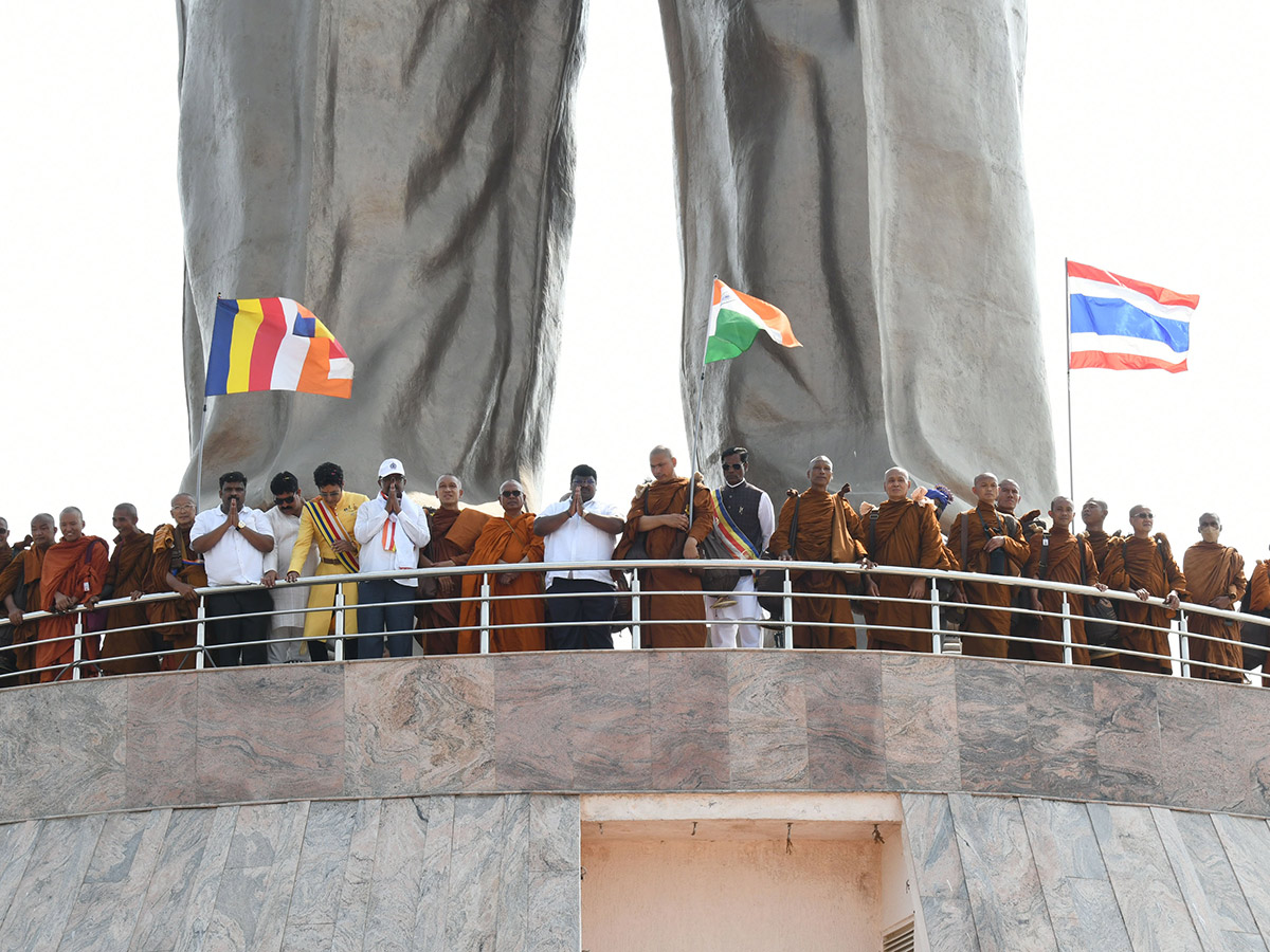Hussain_20Sagar_20_20Buddha_20refuge_20is_20Gachchami__20_2813_29.jpg 13