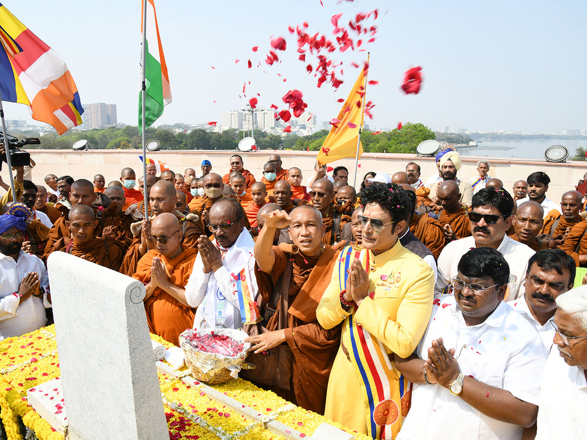 Hussain_20Sagar_20_20Buddha_20refuge_20is_20Gachchami__20_2816_29.jpg 16