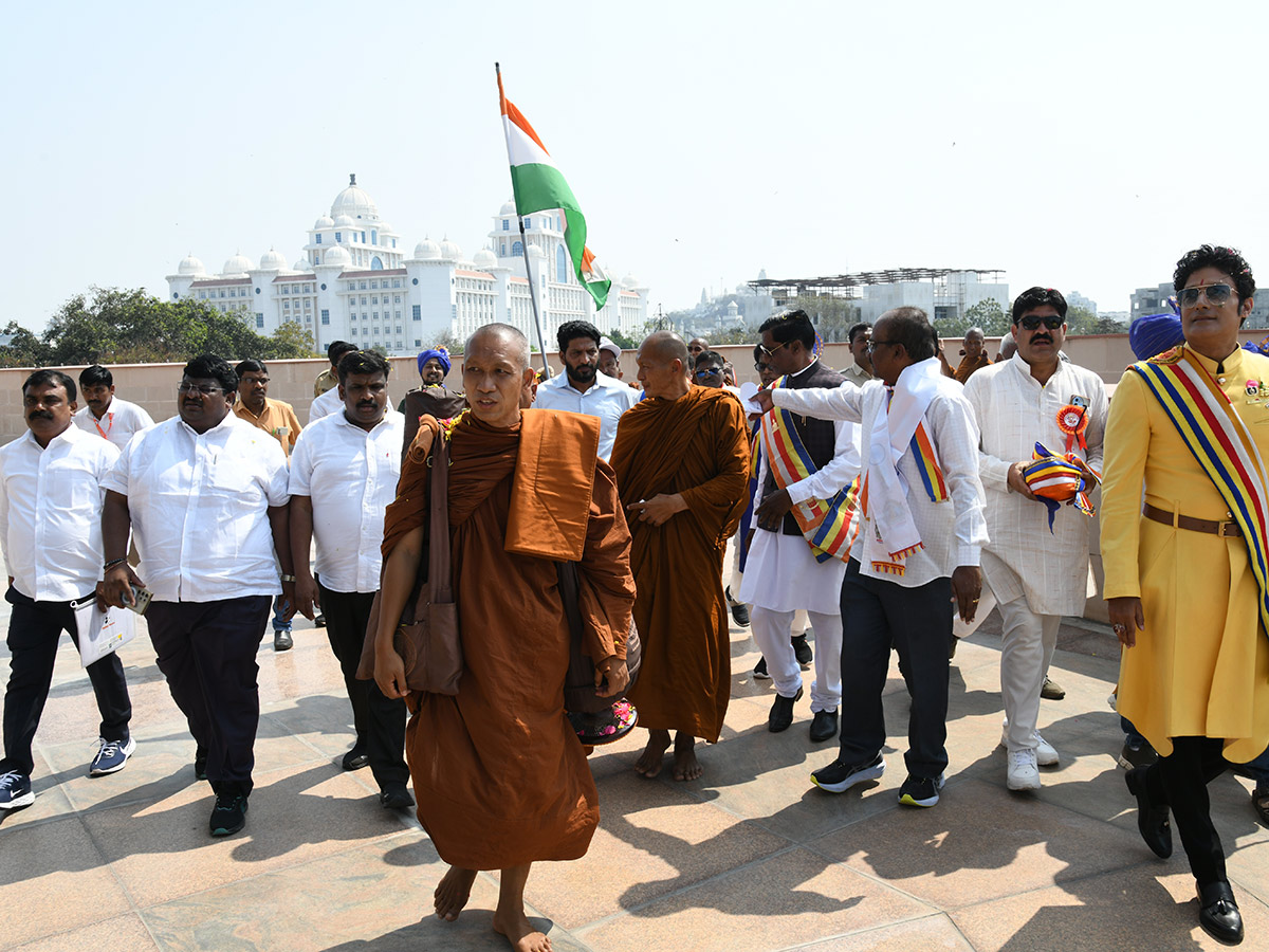 Hussain_20Sagar_20_20Buddha_20refuge_20is_20Gachchami__20_2817_29.jpg 17