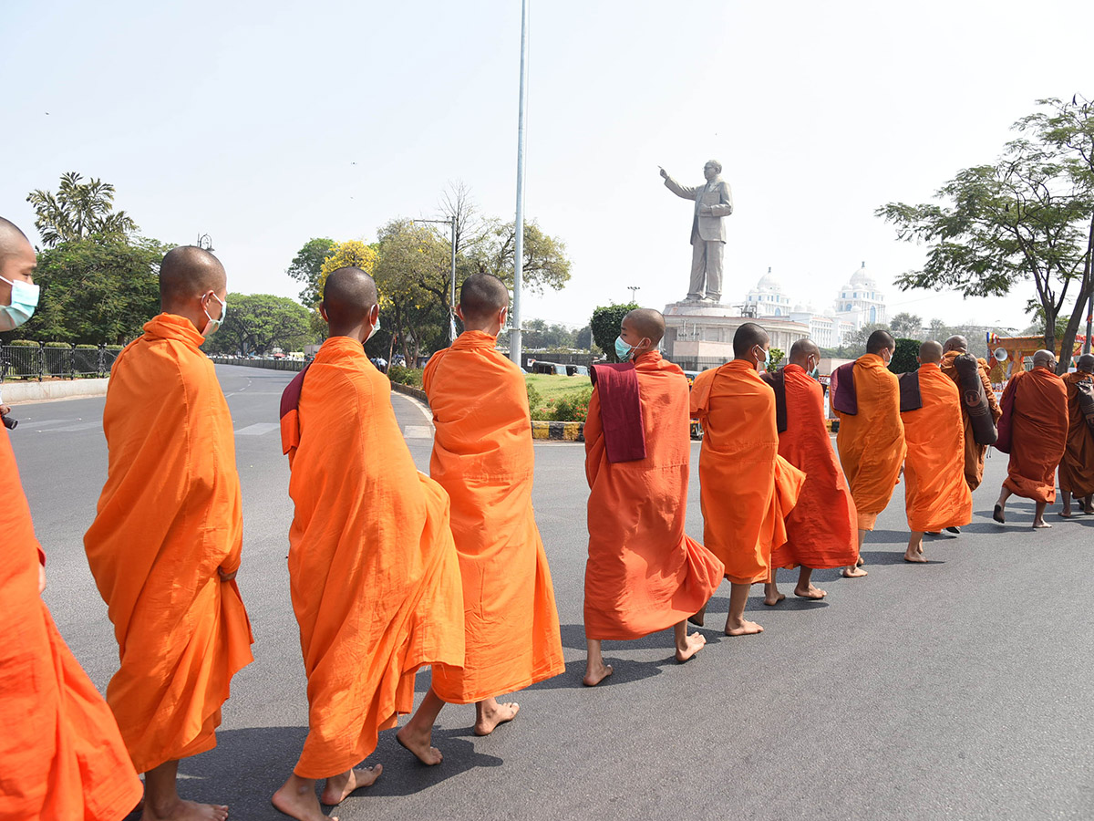 Hussain_20Sagar_20_20Buddha_20refuge_20is_20Gachchami__20_2818_29.jpg 18