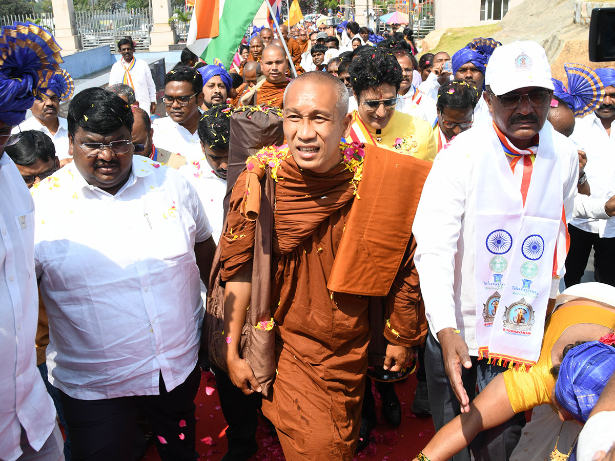 Hussain_20Sagar_20_20Buddha_20refuge_20is_20Gachchami__20_2820_29.jpg 20