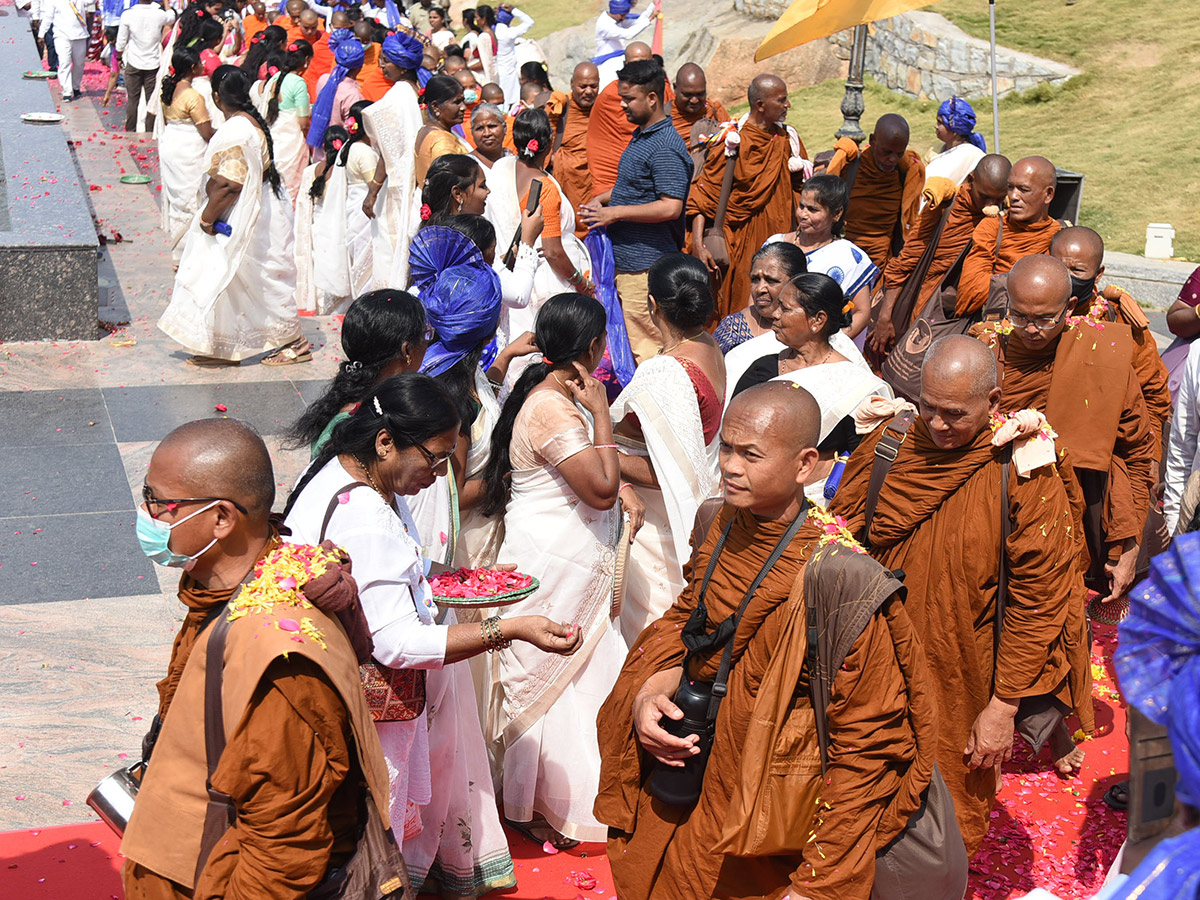 Hussain_20Sagar_20_20Buddha_20refuge_20is_20Gachchami__20_2824_29.jpg 24