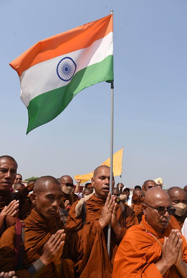 Hussain_20Sagar_20_20Buddha_20refuge_20is_20Gachchami__20_2825_29.jpg 25