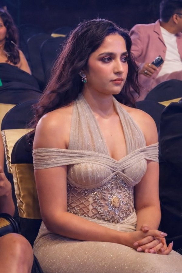 Actress_20Rukmini_20Vasanth_20Stunning_20Visuals_20At_20The_20Iconic_20Gold_20Award_20Night_202026_20Photos_20_283_29.jpg 4