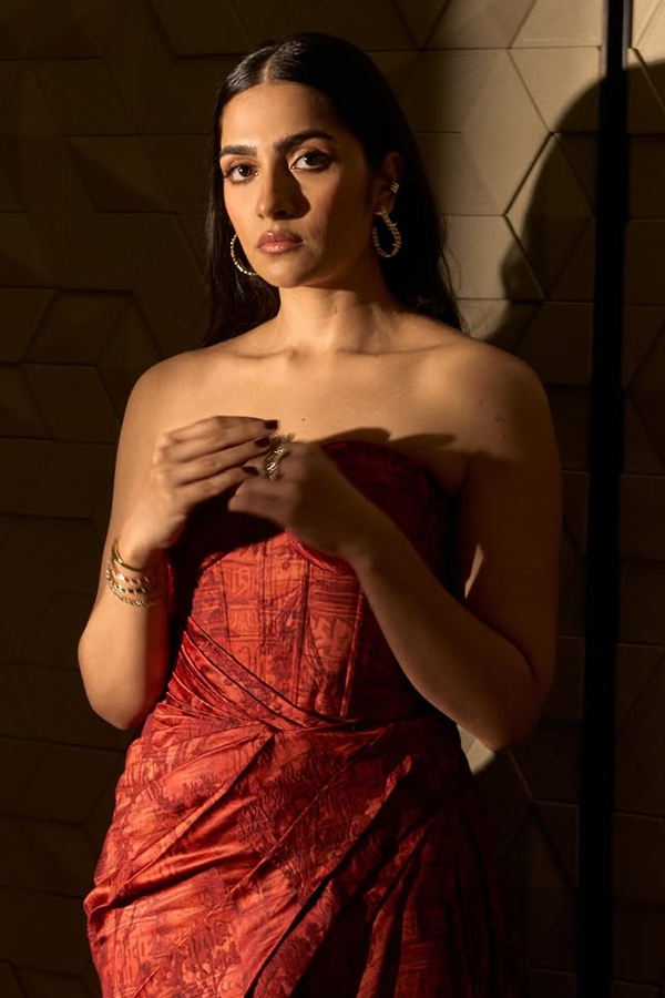 Actress_20Rukmini_20Vasanth_20Stunning_20Visuals_20At_20The_20Iconic_20Gold_20Award_20Night_202026_20Photos_20_286_29.jpg 7