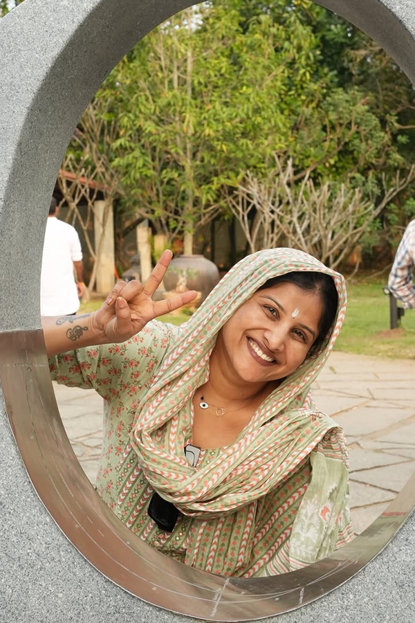 Singer_20Mangli_20shares_20Her_20Isha_20trip_20beuatiful_20moments_20Photos_20_281_29.jpg 2