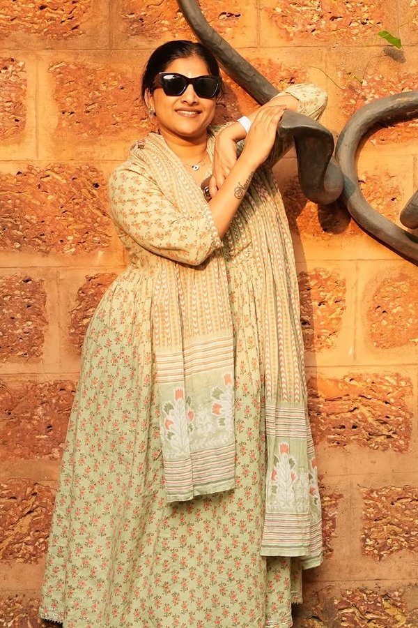 Singer_20Mangli_20shares_20Her_20Isha_20trip_20beuatiful_20moments_20Photos_20_283_29.jpg 4