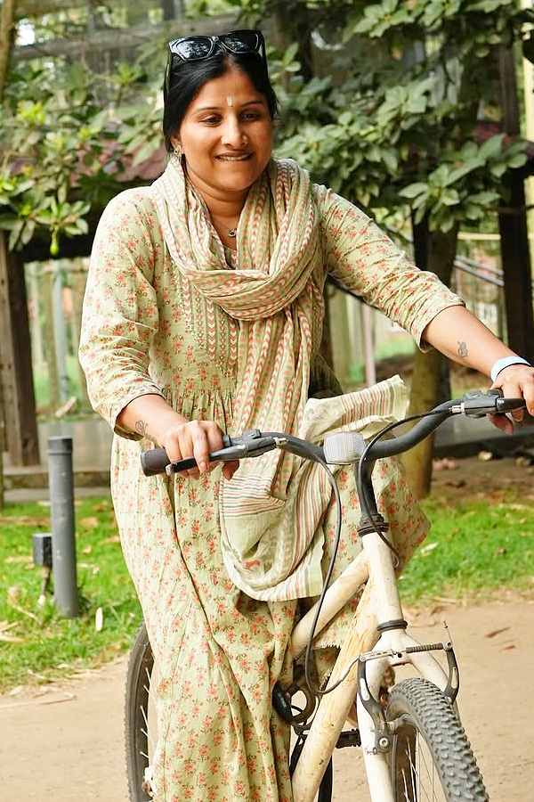 Singer_20Mangli_20shares_20Her_20Isha_20trip_20beuatiful_20moments_20Photos_20_285_29.jpg 6