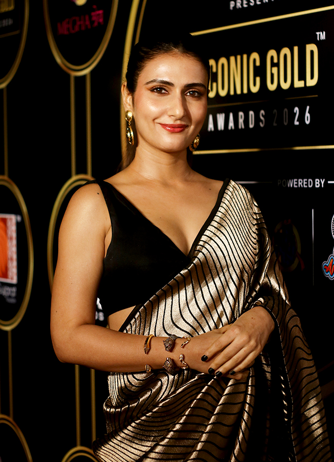 picture_20during_20the_20Iconic_20Gold_20Awards_20in_20Mumbai__20_2836_29.jpg 36
