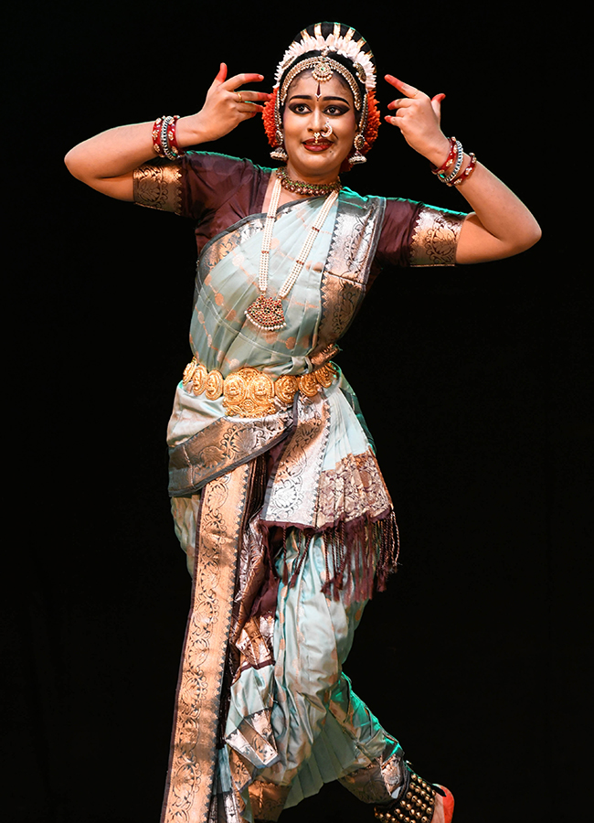 kuchipudi_20dance_20in_20hyderabad__20_2811_29.jpg 11