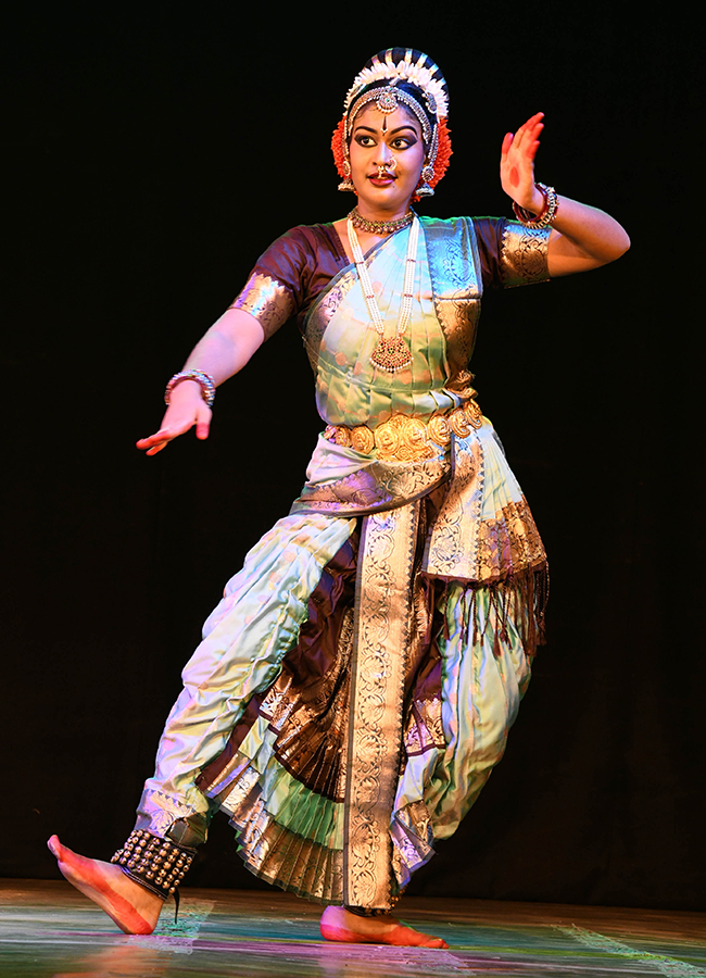 kuchipudi_20dance_20in_20hyderabad__20_285_29.jpg 5