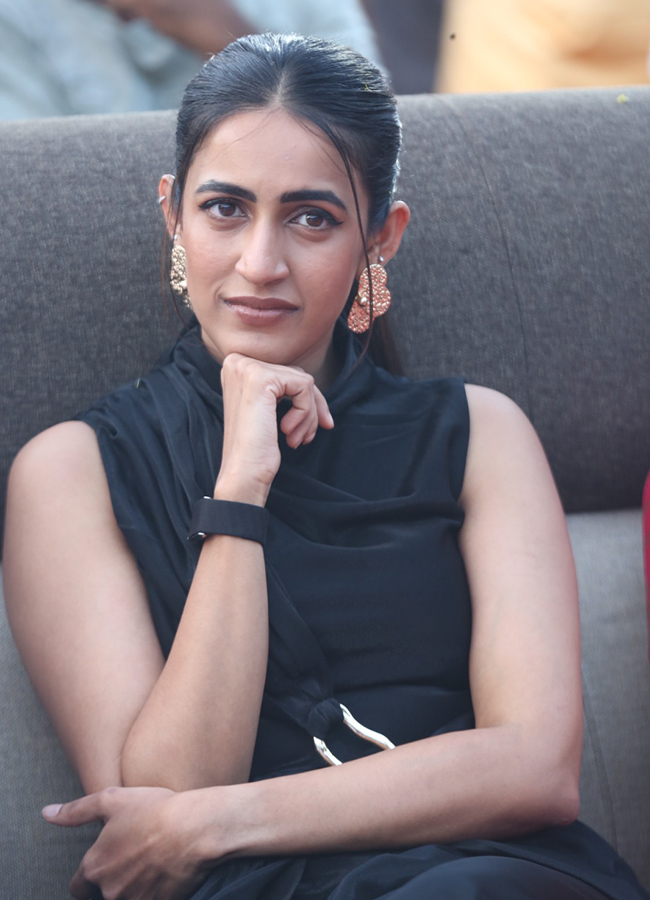 Niharika_20Konidela_20Raakaasaa_20Movie_20Promotion_20At_20Amalapuram__20_2810_29.jpg 10