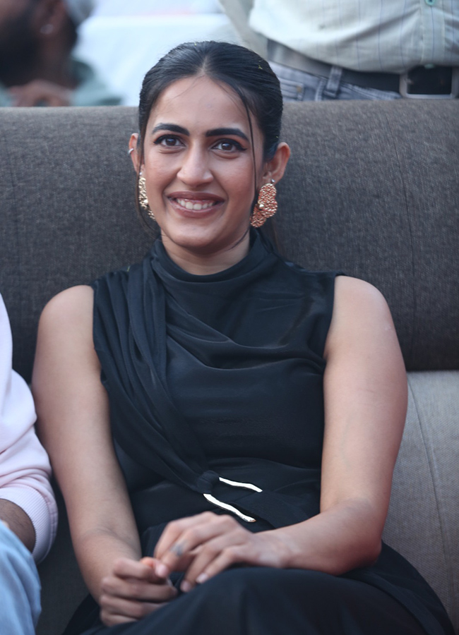 Niharika_20Konidela_20Raakaasaa_20Movie_20Promotion_20At_20Amalapuram__20_2812_29.jpg 12