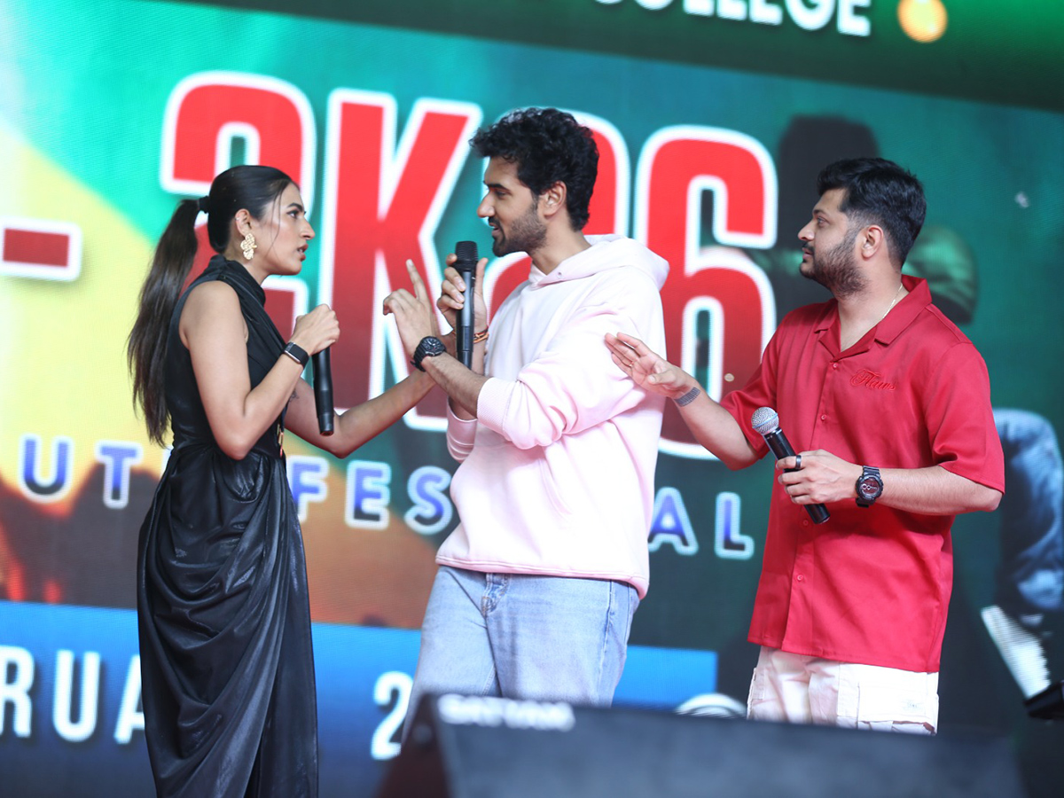 Niharika_20Konidela_20Raakaasaa_20Movie_20Promotion_20At_20Amalapuram__20_2823_29.jpg 23
