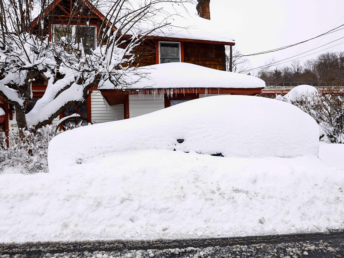 New_20York_20_20Snow_20Covers_20a_20River_20During_20a_20Snowstorm__20_285_29_0.jpg 5