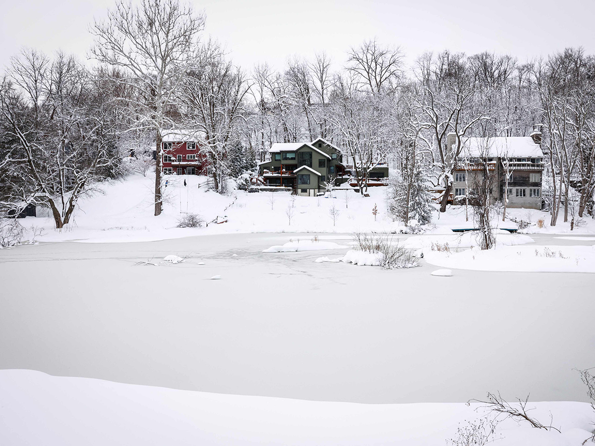 New_20York_20_20Snow_20Covers_20a_20River_20During_20a_20Snowstorm__20_287_29_0.jpg 7