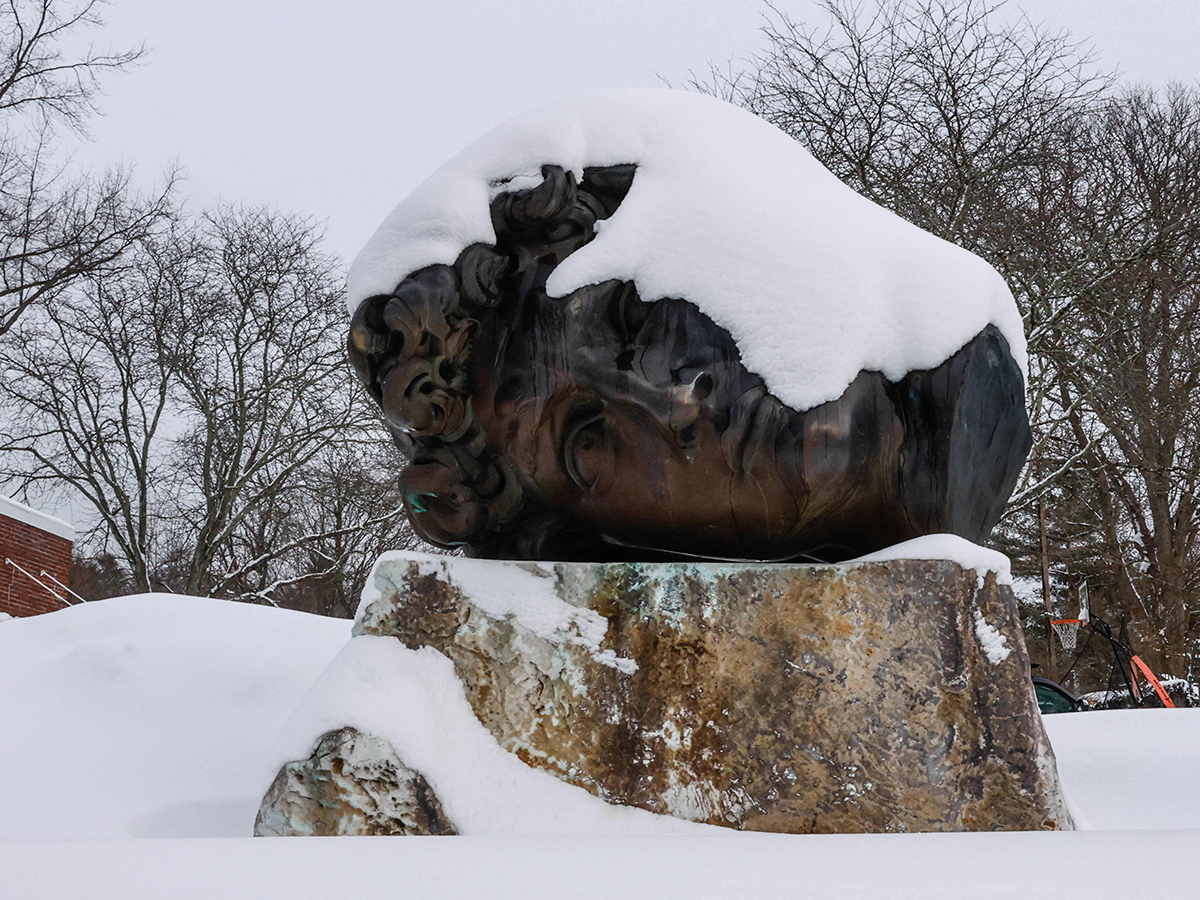 New_20York_20_20Snow_20Covers_20a_20River_20During_20a_20Snowstorm__20_288_29_0.jpg 8