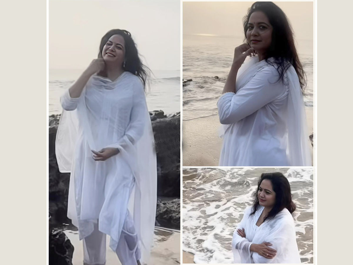 Singer_20Sunitha_20enjoying_20Her_20Time_20In_20beach_20Photos_20_281_29.jpg 1
