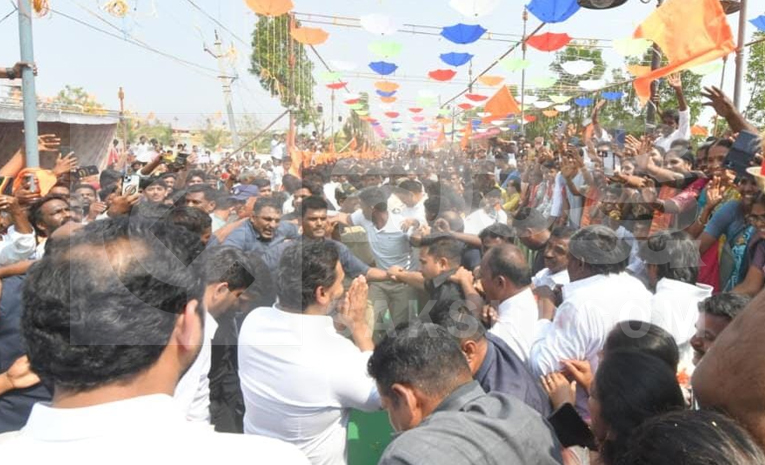Huge_20Crowed_20At_20YS_20Jagan_20Nandipalli_20Tour_20Photos_20_2813_29.jpg 14