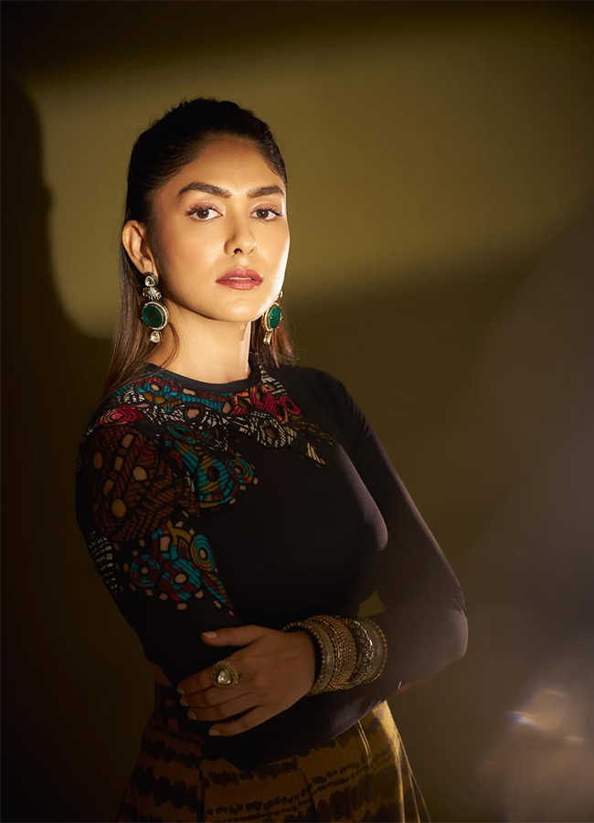 Actress_20Mrunal_20Thakur_20Mumbai_20Memories__20_2813_29.jpg 13