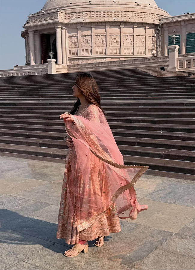 Actress_20Mrunal_20Thakur_20Mumbai_20Memories__20_2816_29.jpg 16