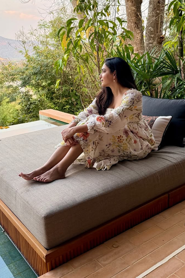 Actress_20Ritu_20Varma_20Enjoying_20Vacation_20In_20Thailand_20With_20Family_20Photos_20_285_29.jpg 6