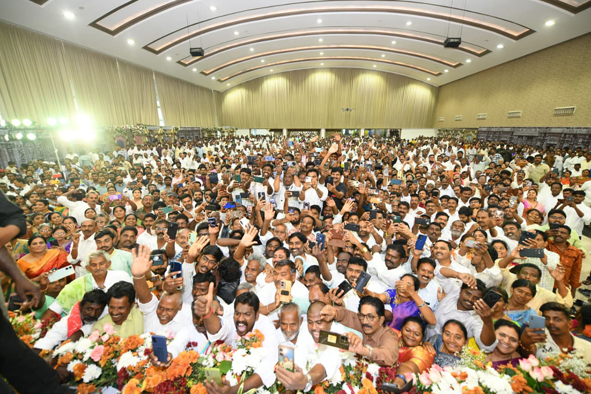 YS_20Jagan_20Receives_20Grand_20Welcome_20At_20Nellore_20Tour__20_289_29.jpg 9