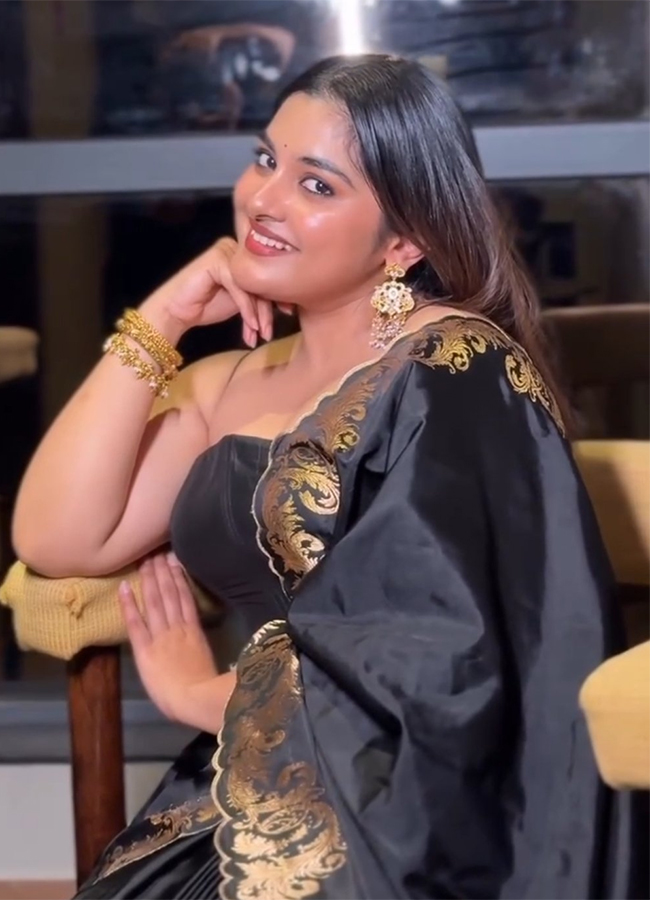 Actress_20Nivetha_20Thomas_20New_20Look_20HD_20Photos__20_2814_29.jpg 14