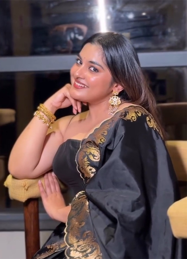 Actress_20Nivetha_20Thomas_20New_20Look_20HD_20Photos__20_285_29.jpg 5