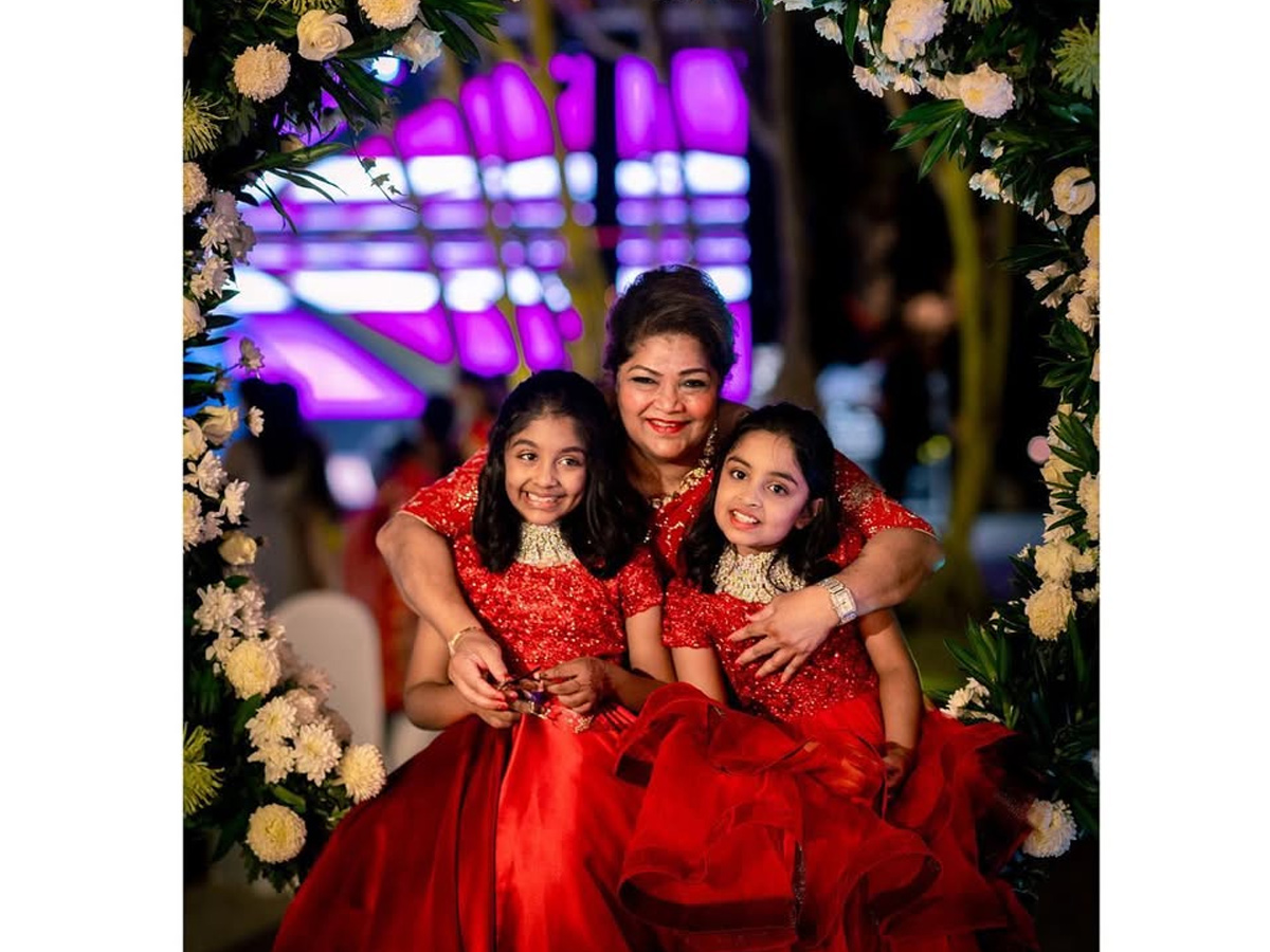 Vishnu_20Manchu_20wife_20Viranica_20Birthday_20wishes_20to_20Her_20mother_20with_20beautiful_20Photos_20_2810_29.jpg 11