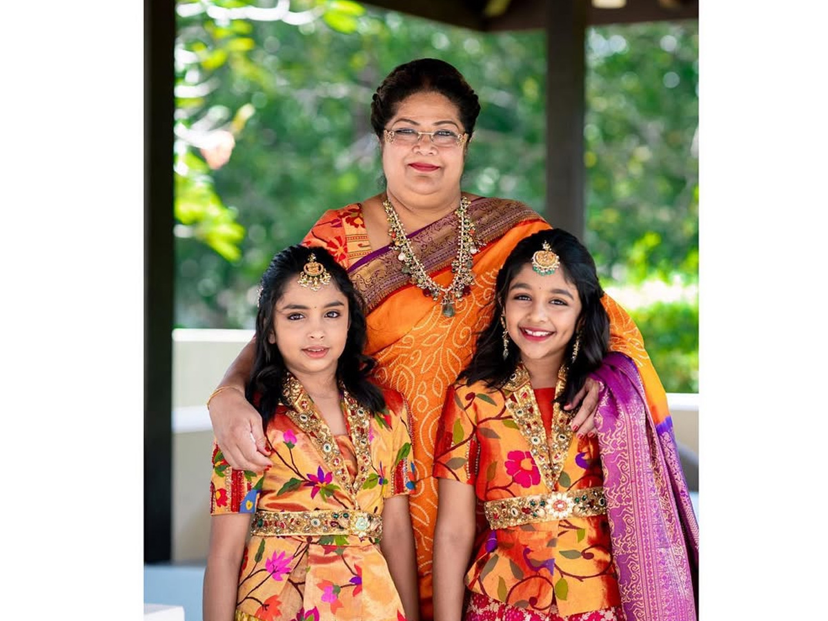 Vishnu_20Manchu_20wife_20Viranica_20Birthday_20wishes_20to_20Her_20mother_20with_20beautiful_20Photos_20_2811_29.jpg 12