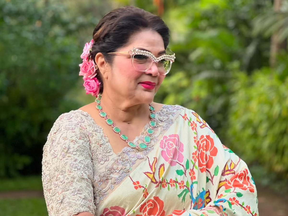 Vishnu_20Manchu_20wife_20Viranica_20Birthday_20wishes_20to_20Her_20mother_20with_20beautiful_20Photos_20_2813_29.jpg 14