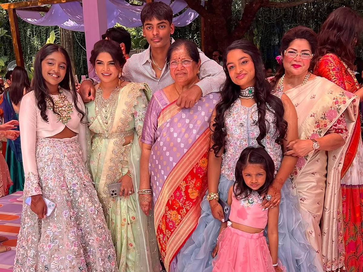 Vishnu_20Manchu_20wife_20Viranica_20Birthday_20wishes_20to_20Her_20mother_20with_20beautiful_20Photos_20_2815_29.jpg 16