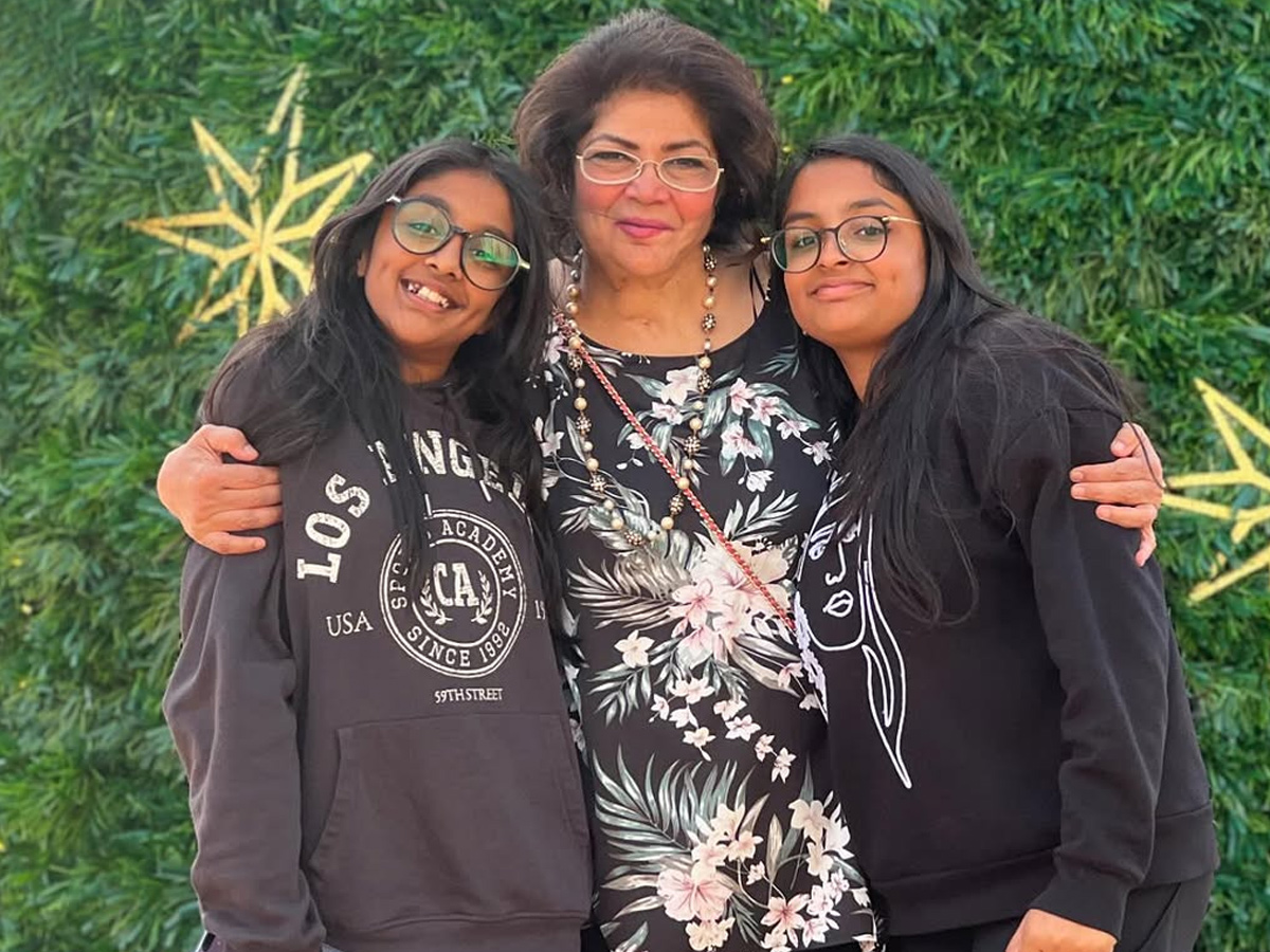 Vishnu_20Manchu_20wife_20Viranica_20Birthday_20wishes_20to_20Her_20mother_20with_20beautiful_20Photos_20_2817_29.jpg 18