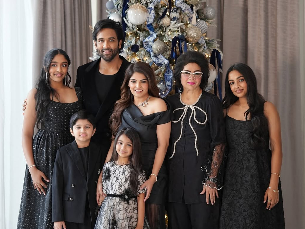 Vishnu_20Manchu_20wife_20Viranica_20Birthday_20wishes_20to_20Her_20mother_20with_20beautiful_20Photos_20_282_29.jpg 3