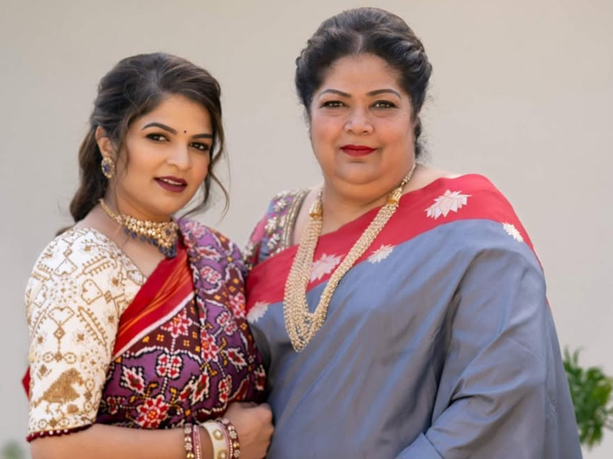 Vishnu_20Manchu_20wife_20Viranica_20Birthday_20wishes_20to_20Her_20mother_20with_20beautiful_20Photos_20_285_29.jpg 6