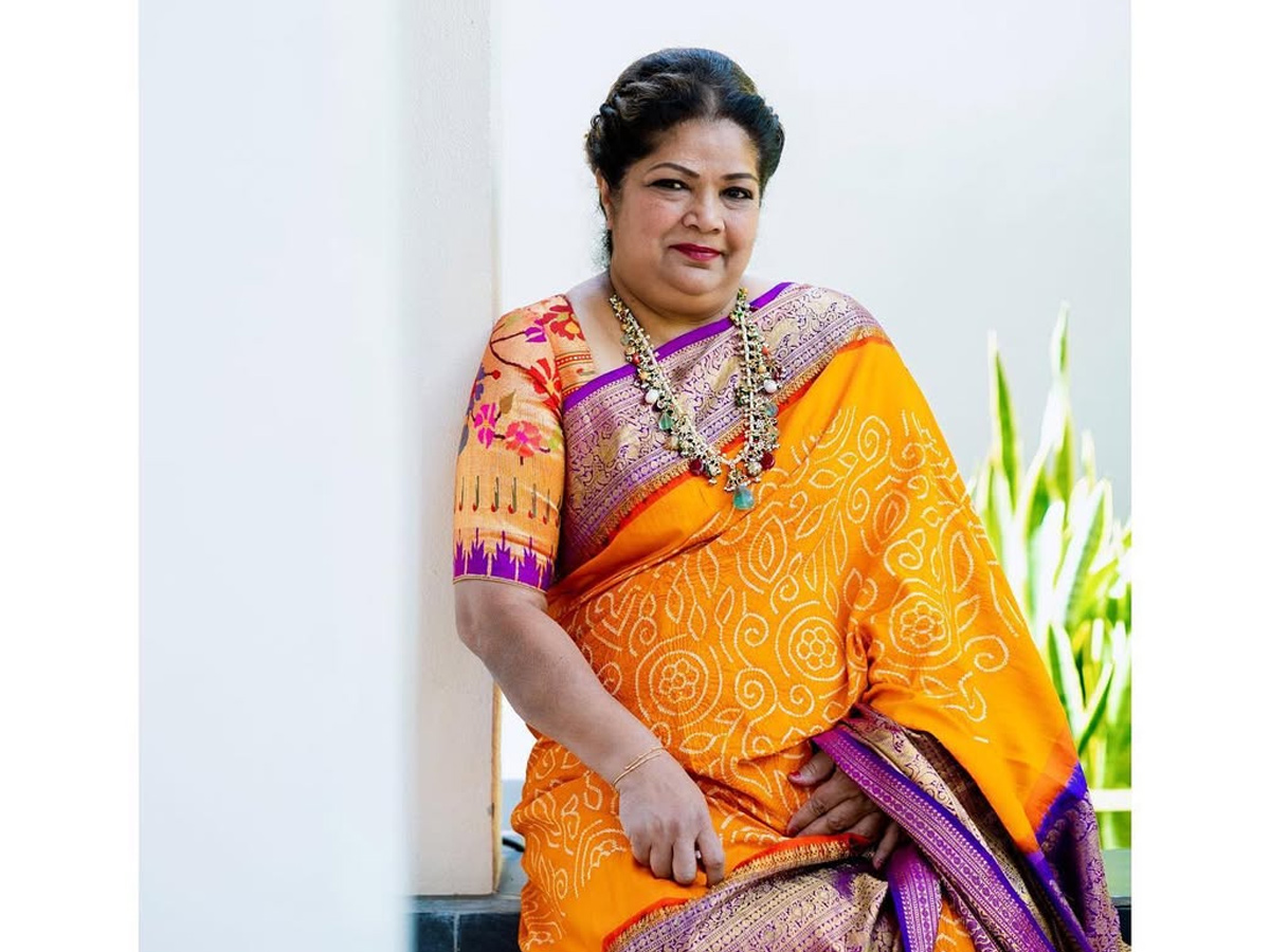 Vishnu_20Manchu_20wife_20Viranica_20Birthday_20wishes_20to_20Her_20mother_20with_20beautiful_20Photos_20_286_29.jpg 7