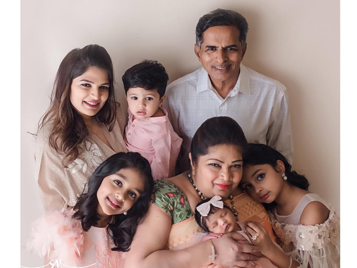 Vishnu_20Manchu_20wife_20Viranica_20Birthday_20wishes_20to_20Her_20mother_20with_20beautiful_20Photos_20_288_29.jpg 9