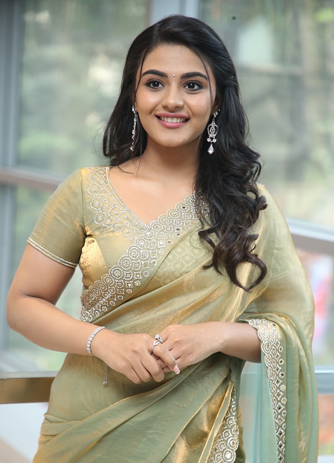 Vishnu_20Vinyasam_20Movie_20Heroine_20Nayan_20Sarika_20HD_20Photos__20_2810_29.jpg 10
