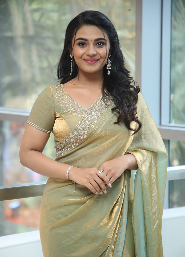 Vishnu_20Vinyasam_20Movie_20Heroine_20Nayan_20Sarika_20HD_20Photos__20_2820_29.jpg 20