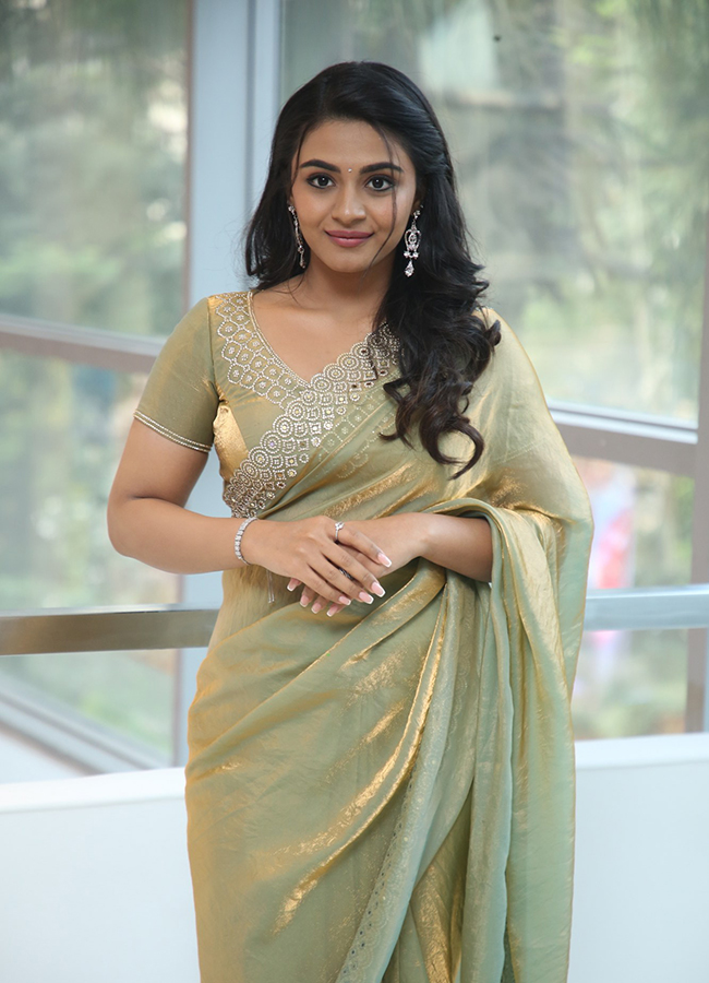 Vishnu_20Vinyasam_20Movie_20Heroine_20Nayan_20Sarika_20HD_20Photos__20_282_29.jpg 2