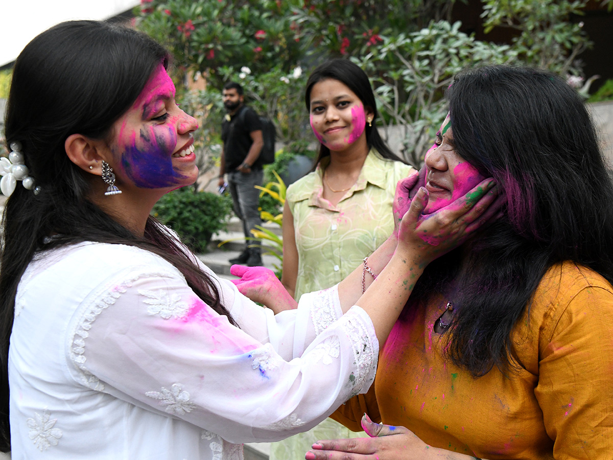 Holi_20Festival_20of_20Colors_202026_20Celebrations_20In_20Hyderabad__20_2814_29.jpg 14