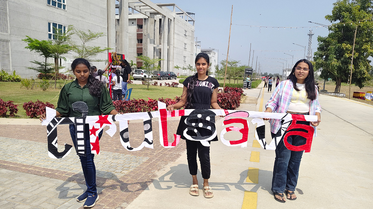 Mrunal_20Thakur_20And_20Adivi_20Sesh_20in_20Tirupati_20IIT_20College__20_2814_29.jpg 14