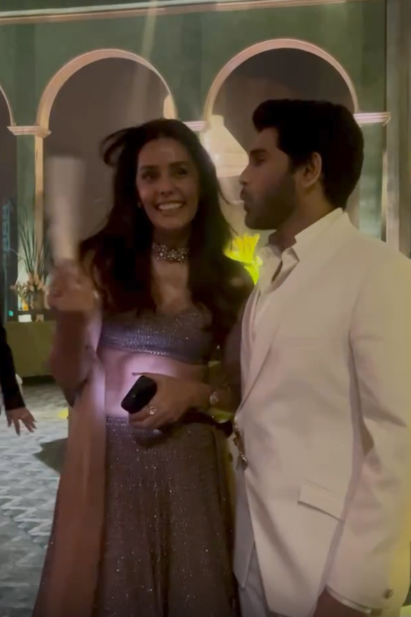 Allu_20Arjun-Sneha_20At_20Sirish_20pre-wedding_20party_20Photos_20_2815_29.jpg 10