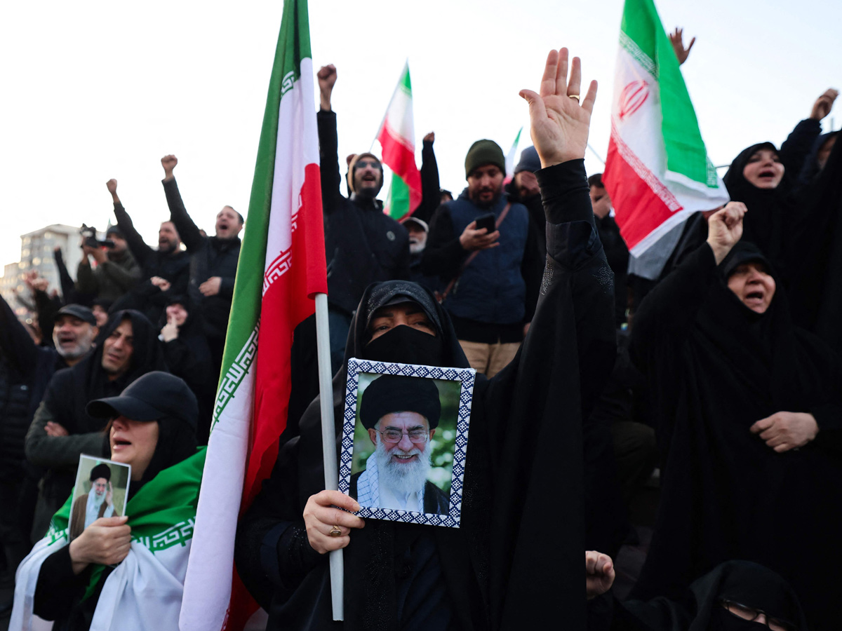 Iran_20mourns_20the_20demise_20of_20Supreme_20leader_20Ayatollah_20Ali_20Khamenei_20_2811_29.jpg 12