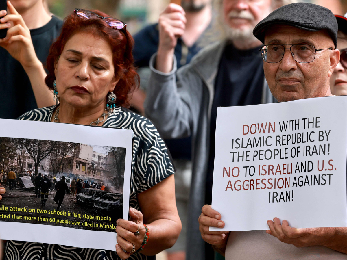 Iran_20mourns_20the_20demise_20of_20Supreme_20leader_20Ayatollah_20Ali_20Khamenei_20_2813_29.jpg 14