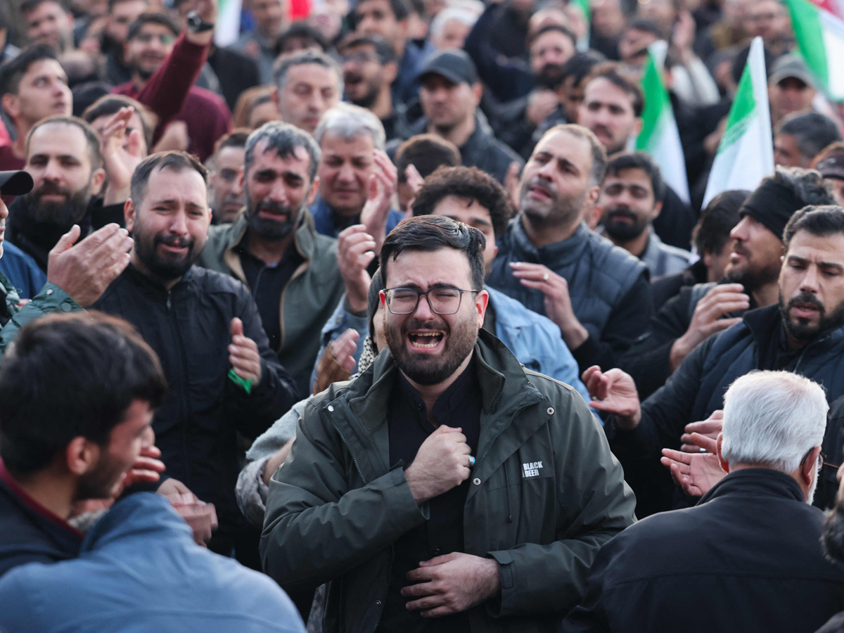 Iran_20mourns_20the_20demise_20of_20Supreme_20leader_20Ayatollah_20Ali_20Khamenei_20_2814_29.jpg 15