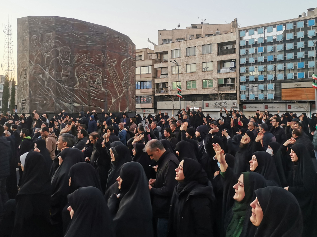 Iran_20mourns_20the_20demise_20of_20Supreme_20leader_20Ayatollah_20Ali_20Khamenei_20_282_29.jpg 3