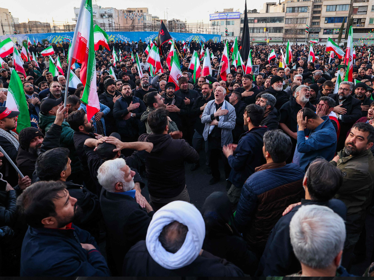 Iran_20mourns_20the_20demise_20of_20Supreme_20leader_20Ayatollah_20Ali_20Khamenei_20_283_29.jpg 4